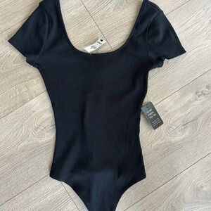 NWT Express Black ribbed Short Sleeve Scoop Neck bodysuit women size XS